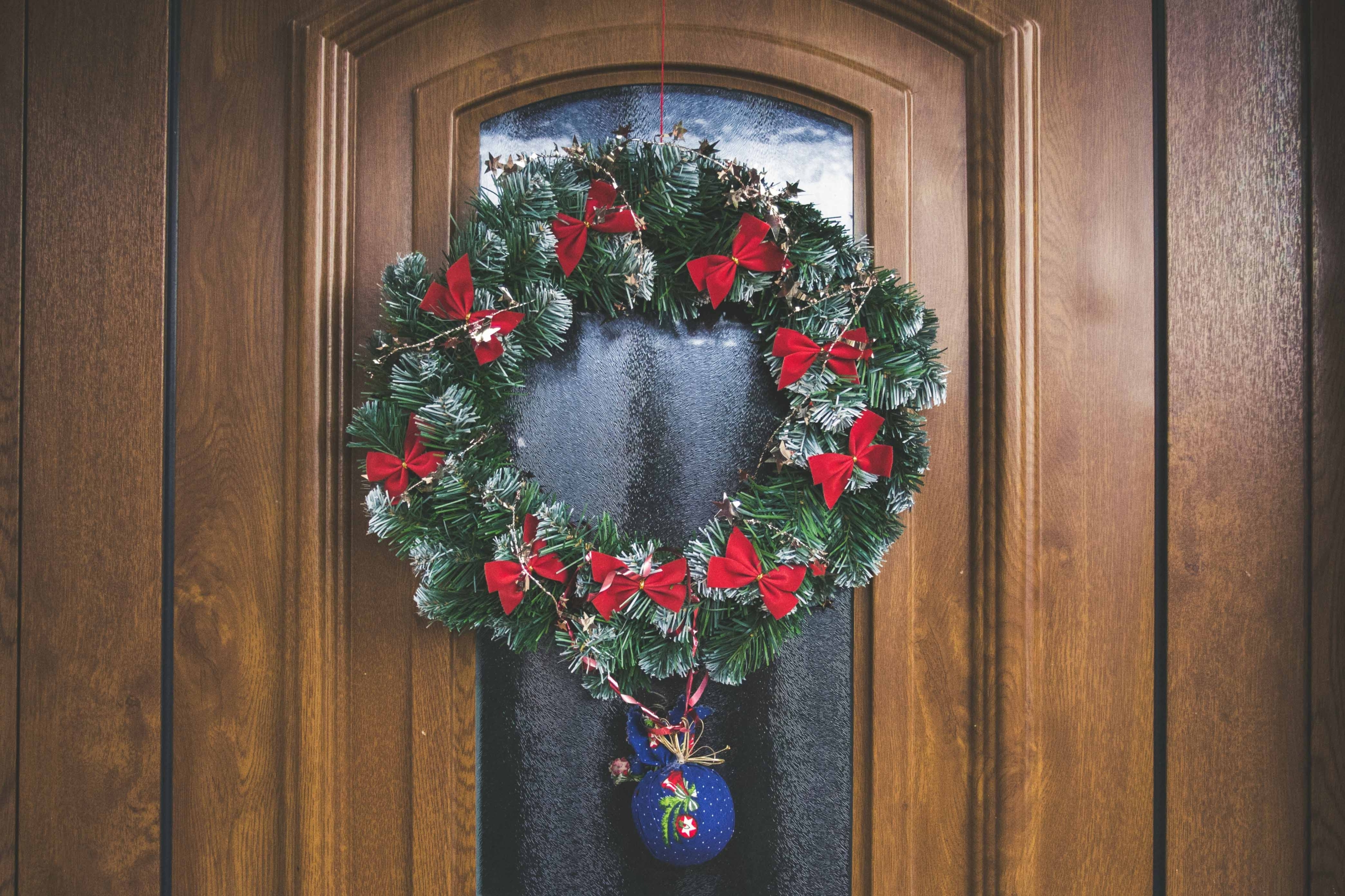 24 inch Frosted Christmas Wreath